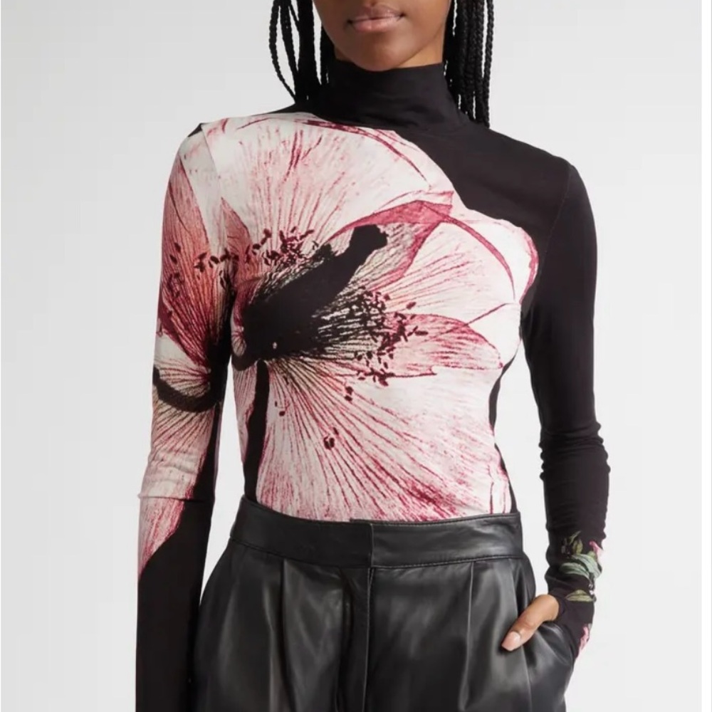Alice+Olivia, Delaina Floral Mock Neck Top, black, L